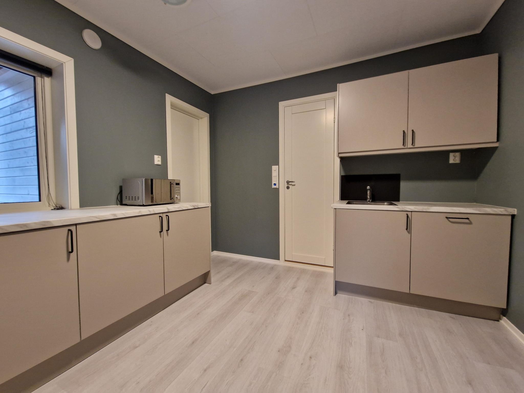 Plenty cabinet and worktop space